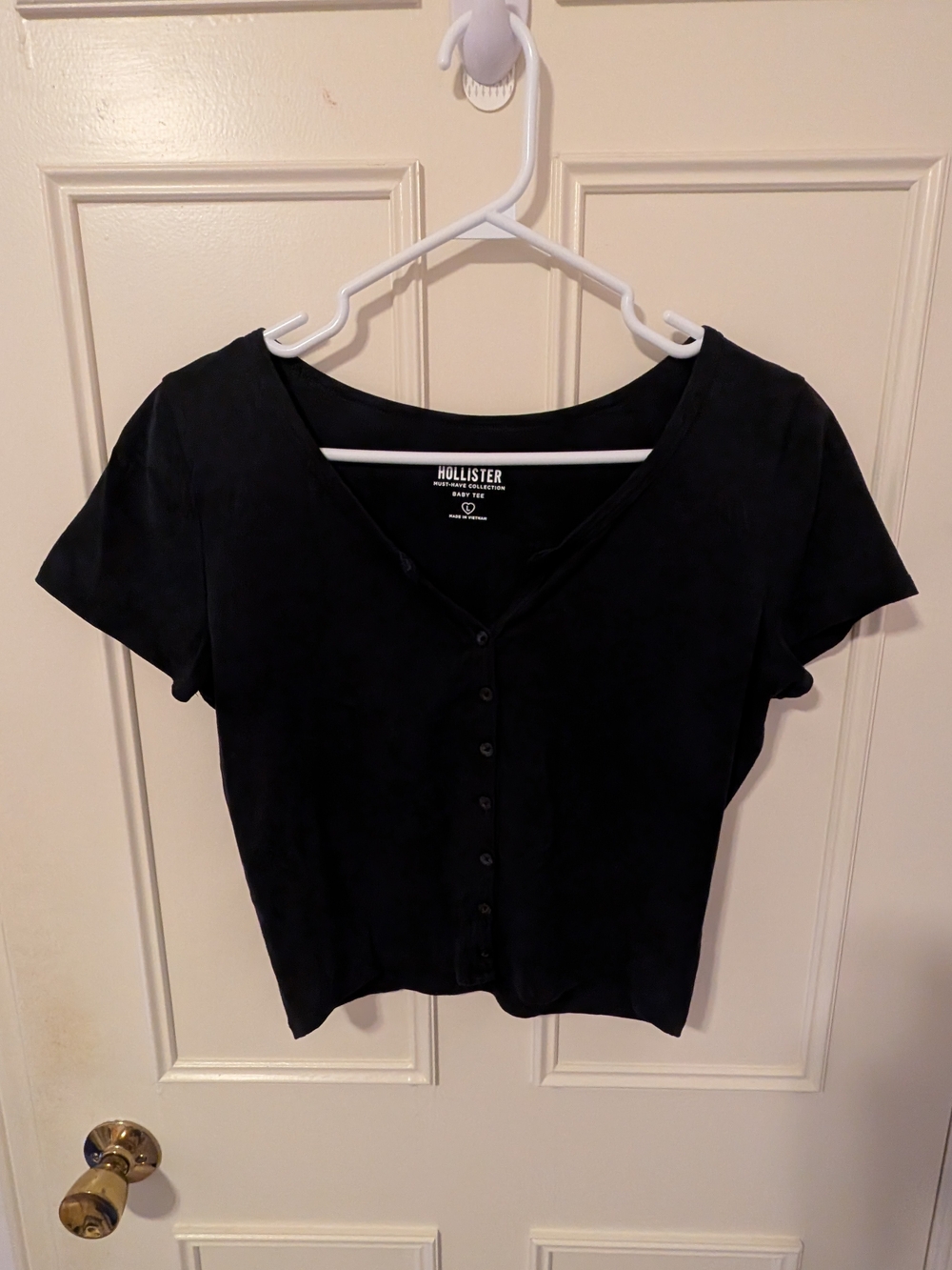 Hollister Women's Black Short-Sleeve Button Crop Top